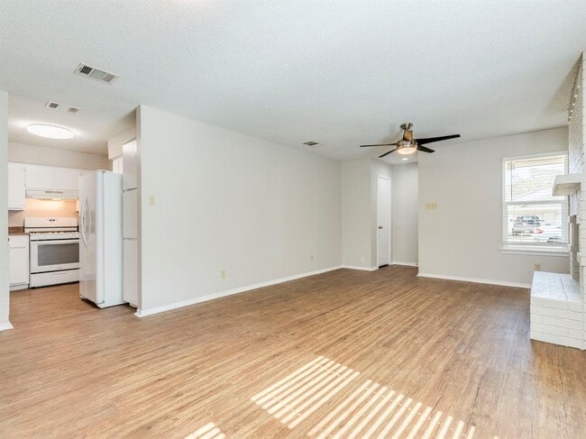 Building Photo - 1110 Hyridge St
