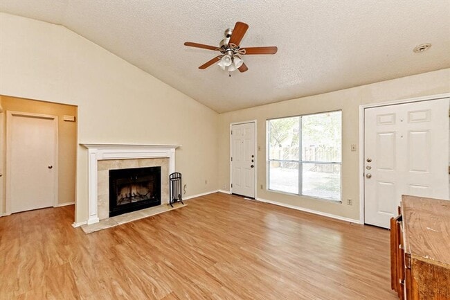 Building Photo - 13302 Lyndhurst St