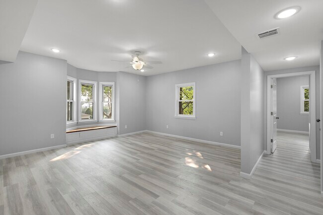 Building Photo - 606-606 Belgrove Dr