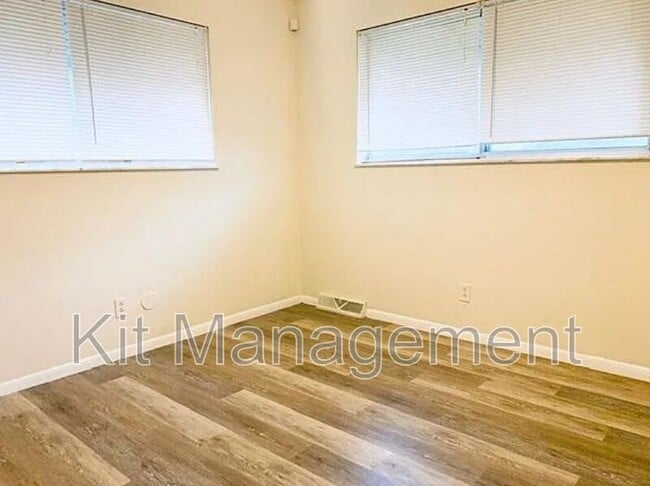 Foto del edificio - 316 Waggoner Blvd