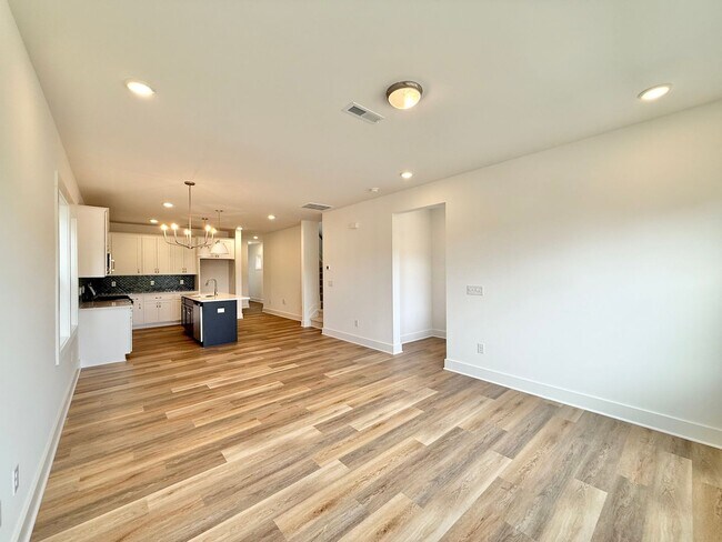 Foto del edificio - New Construction 3BD, 2.5BA Raleigh Home with a First Floor Bedroom & Detached 2-Car Garage