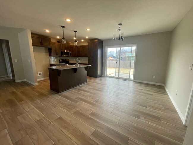 Foto del edificio - 671 N Jozlynn Ave