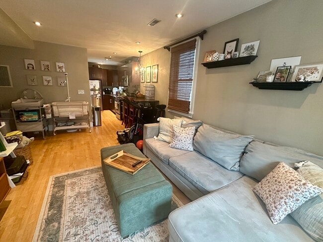 Building Photo - 14 Mercer St