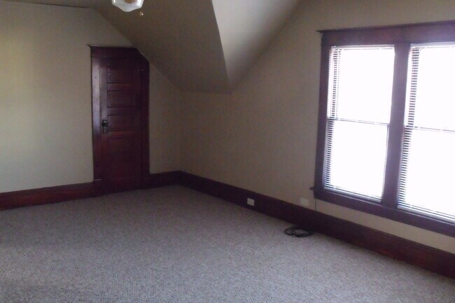 Foto del edificio - 22 16th Ave N