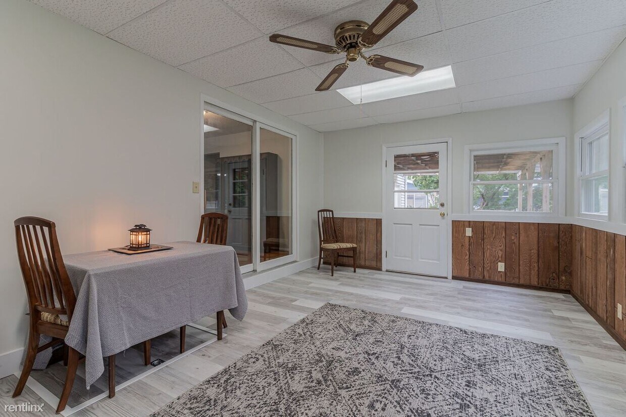 Primary Photo - 3 br, 2 bath House - 1304 W Kirby Ave