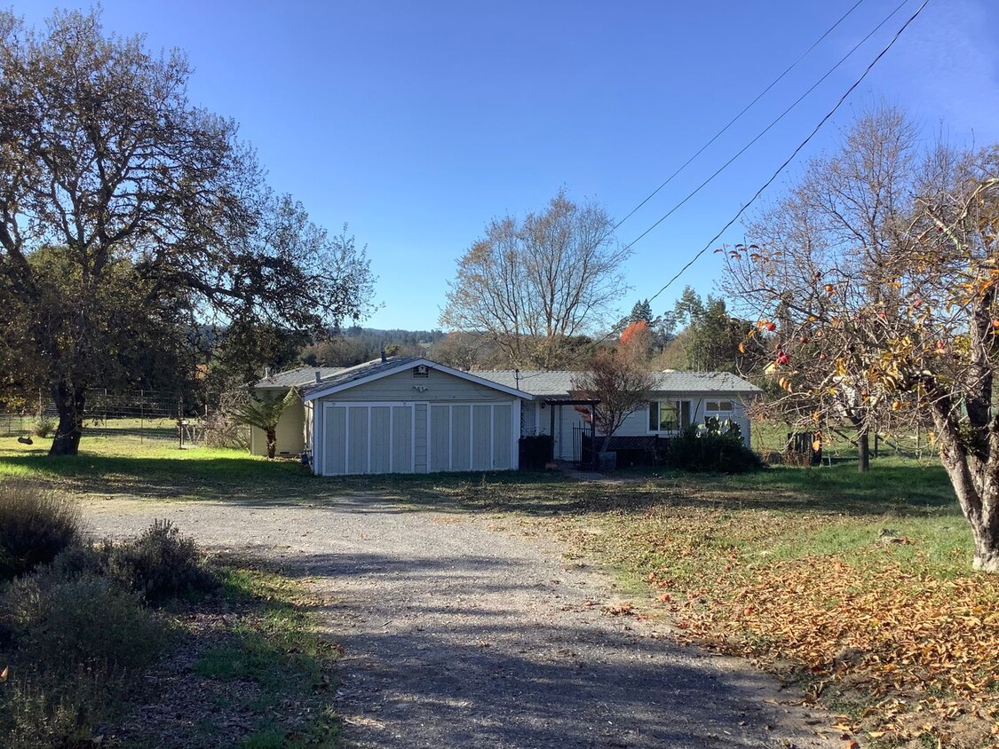 Primary Photo - 2 bed, 2 bath Country Property