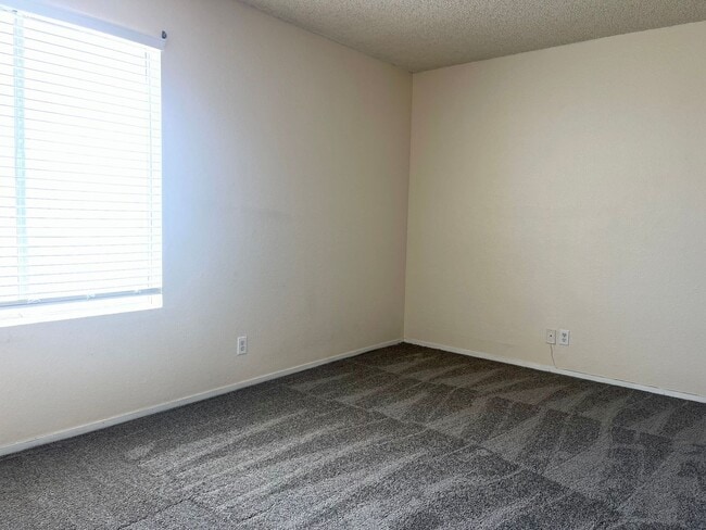 Building Photo - 524 Fir St