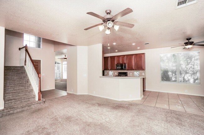 Building Photo - 5 Bedroom in Lakeside at Canyon Springs!