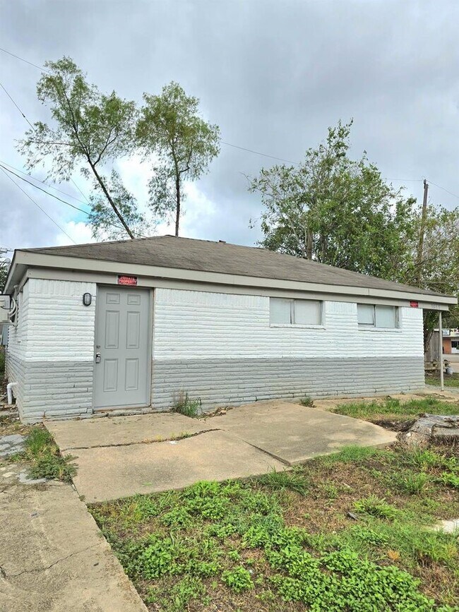 Foto del edificio - 3839 Mt Pleasant St