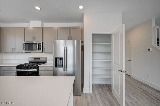 Foto del edificio - 5733 Avondale Rise Wy