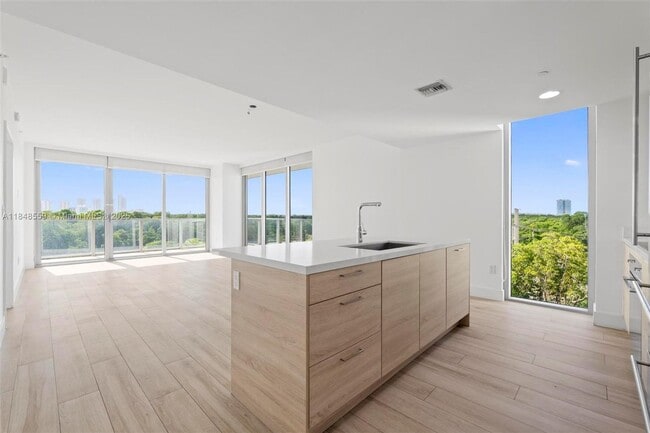 Photo - 16385 Biscayne Blvd House