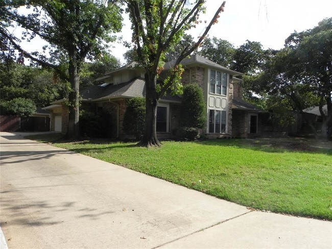 Building Photo - 909 Oak Creek Estates Dr