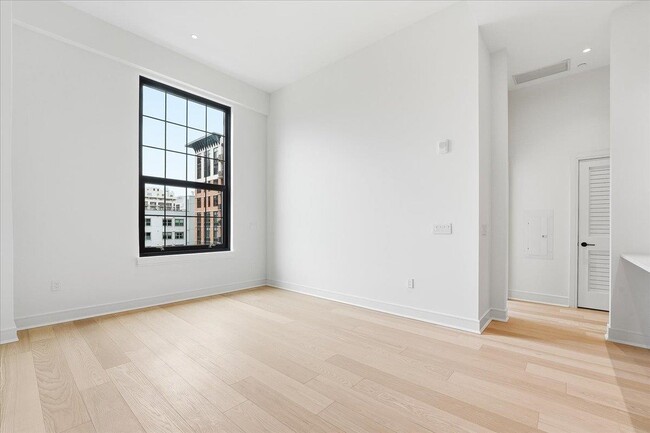 Building Photo - 38 Jackson St