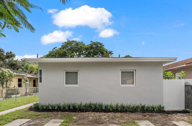 Foto del edificio - 3502 SW 25th St
