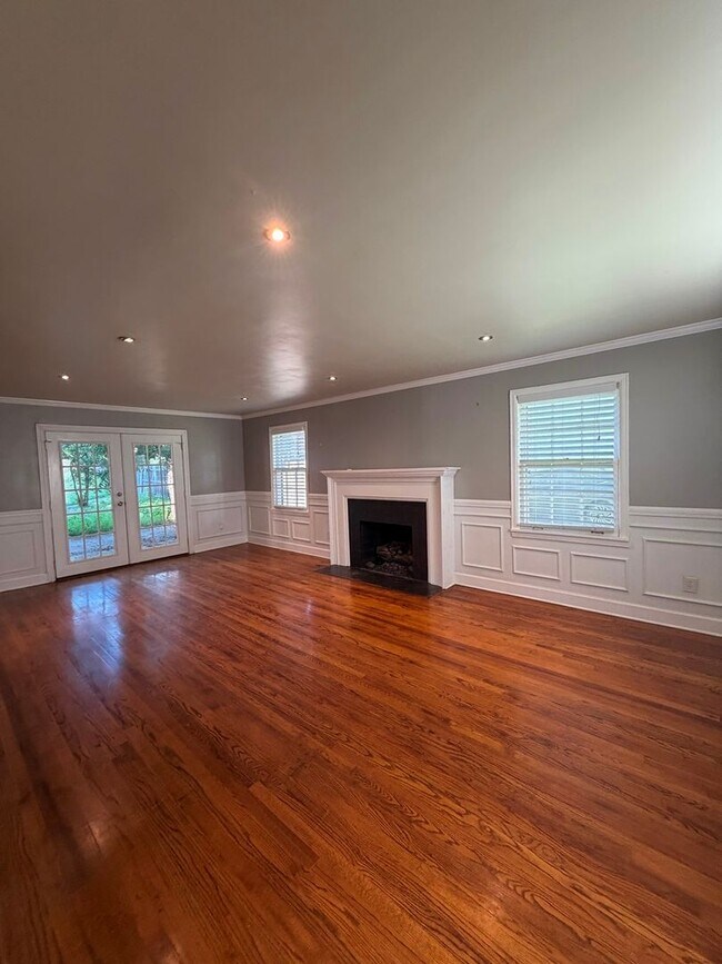 Building Photo - Renovated 2 Story, Large Lot, 3 Bedrooms and 2 1/2 bathrooms