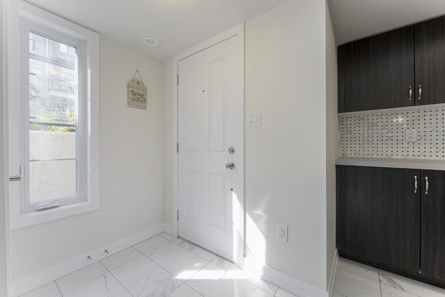 Building Photo - 2355-2355 Sheppard Ave W
