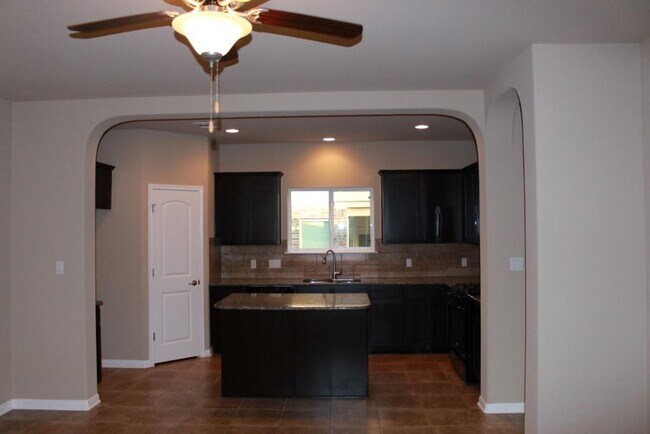 Building Photo - Wonderful 3-Bedroom Home For Rent In Round...