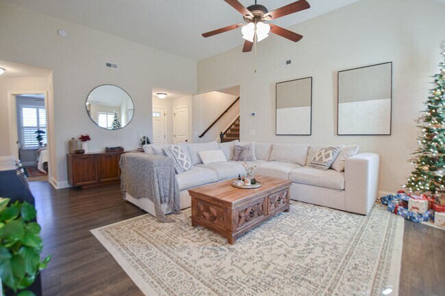 Foto del edificio - Pet Friendly Three Bedroom with Bonus!