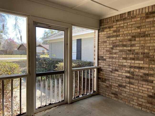 Building Photo - 2706 Plantation Dr