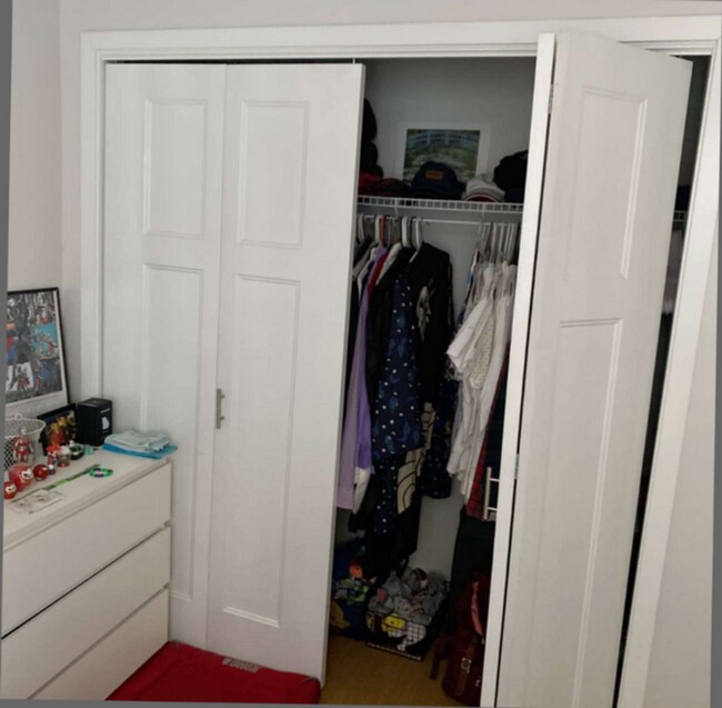 Foto del edificio - $875 | 1 Bedroom, 1 Bathroom Condo | No Pe...