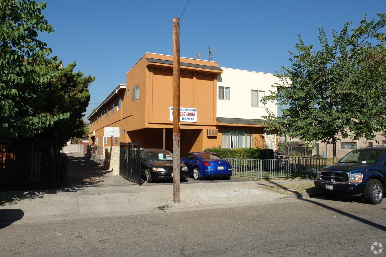 Primary Photo - 14163 Delano St