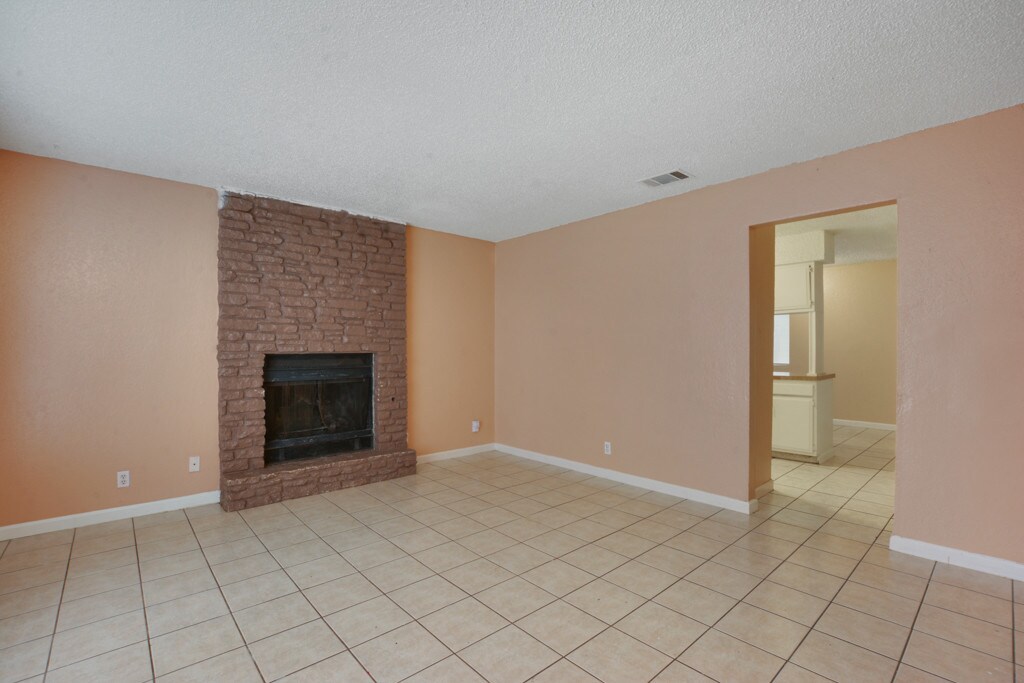 Primary Photo - 5209 S Pleasant Valley Rd
