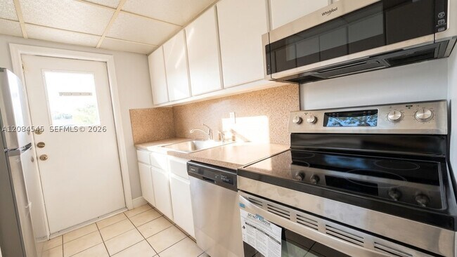 Foto del edificio - 7847 Miller Dr