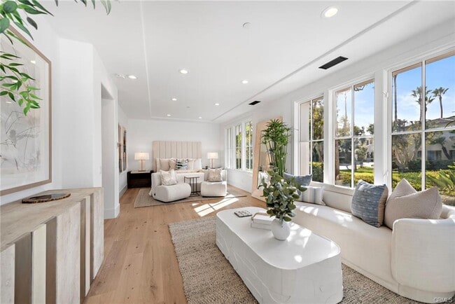 Foto del edificio - 84 Sidney Bay Dr