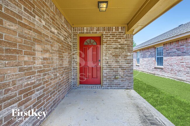 Building Photo - 1925 Cross Oaks Dr