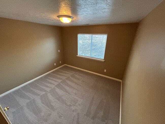 Foto del edificio - 8088 N Ridge Loop W