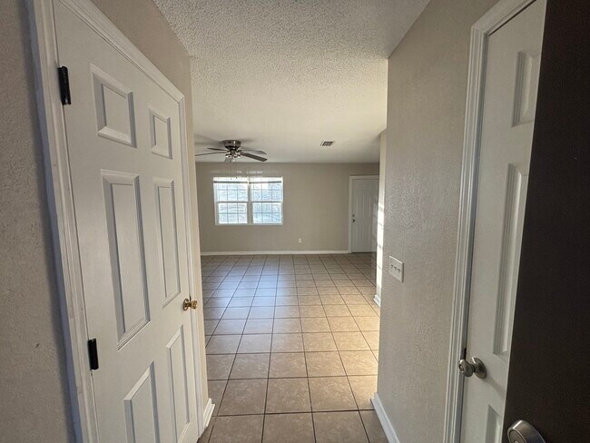 Foto del edificio - 1021 N Church Ave