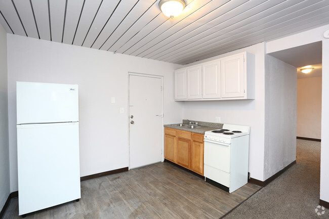 1BR, 1BA - 450 SF Remodeled - Saint Germain Square