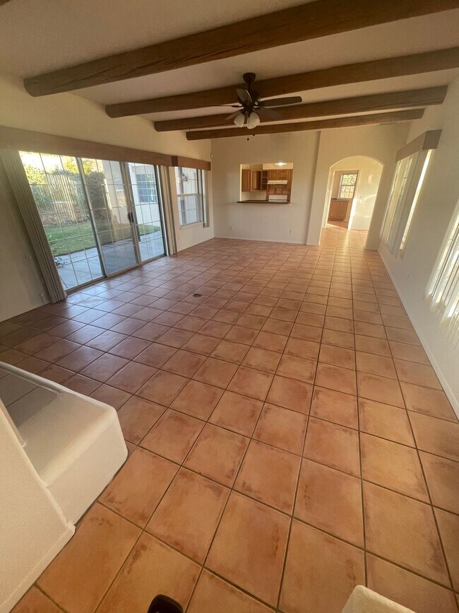 Foto del edificio - Beautiful 3 Bedroom/2.5 Bathroom Home Loca...