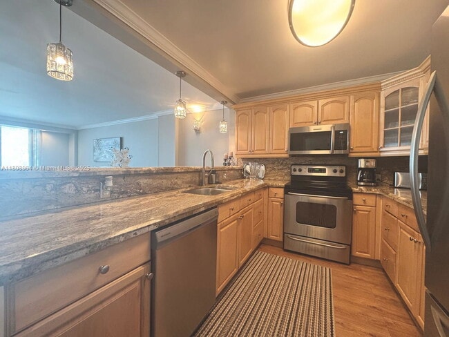 Building Photo - 3800 S Ocean Dr