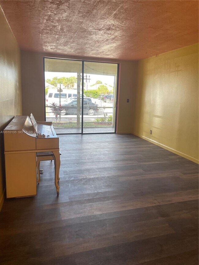 Foto del edificio - 2861 Somerset Dr