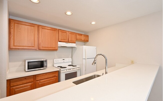 Building Photo - Sophistication and Comfort in this 1-bedro...