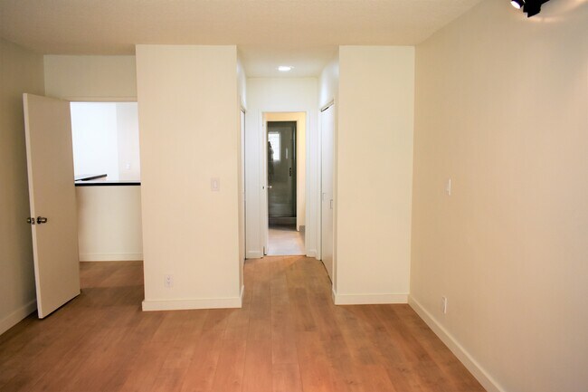 Foto del edificio - 642 N W Knoll Dr