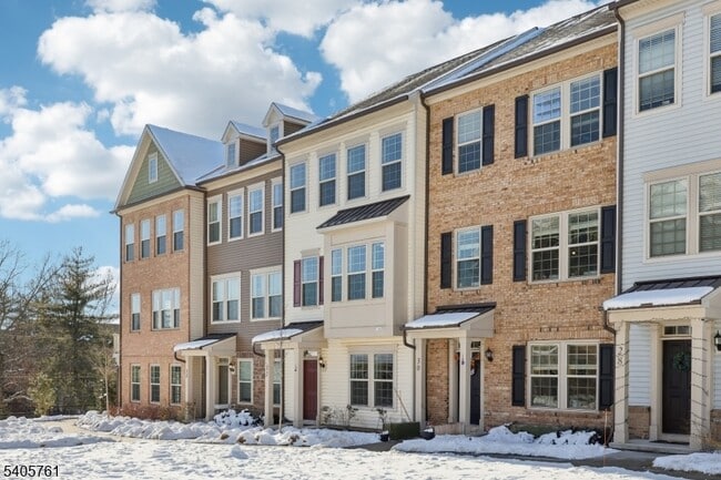 Foto del edificio - 32 Cortland Ct