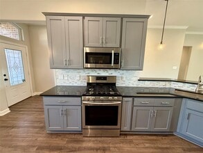 Building Photo - 9206 Anna St