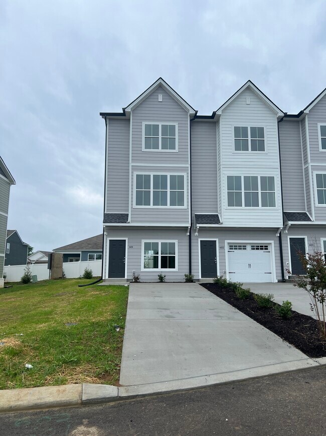 Foto del edificio - 601 Harper Lndg