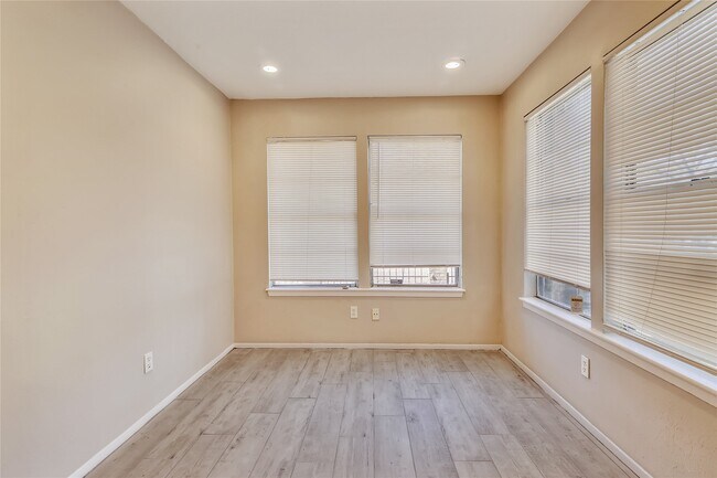 Foto del edificio - 10839 Sugar Hill Dr