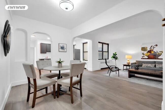 Foto del edificio - 3000 Valentine Ave