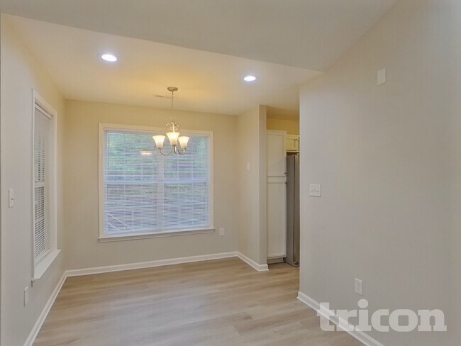 Building Photo - 140 Diamond Dr