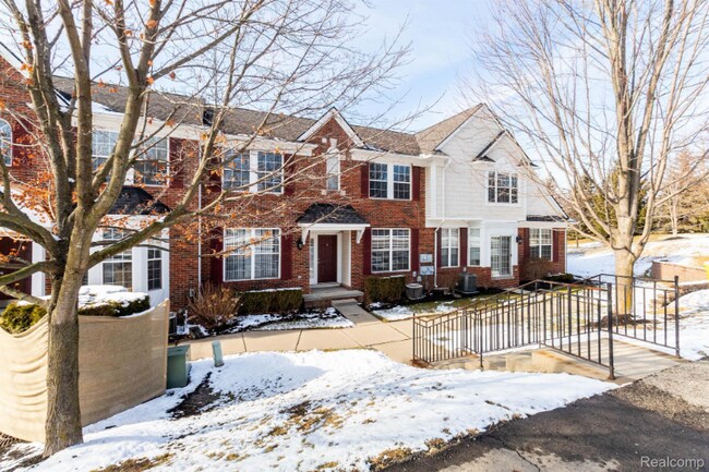 Foto del edificio - 41544 Mitchell Rd
