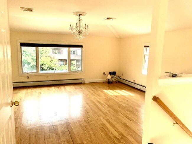 Building Photo - 225 Downes Ave