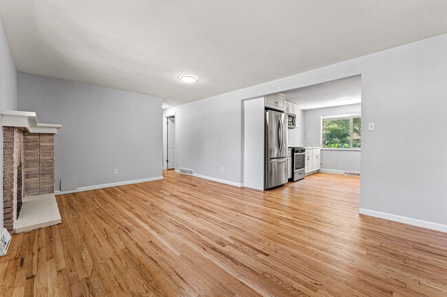 Building Photo - 3512 W Berry Dr