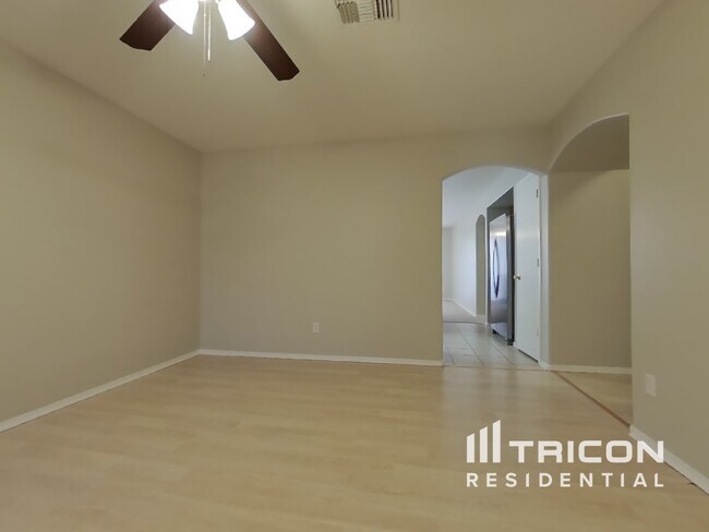 Foto del edificio - 20 N 220th Ln