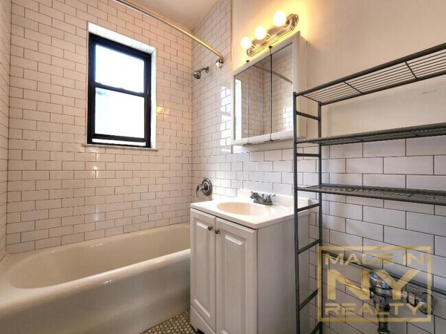 Building Photo - 1 bedroom in ASTORIA NY 11106