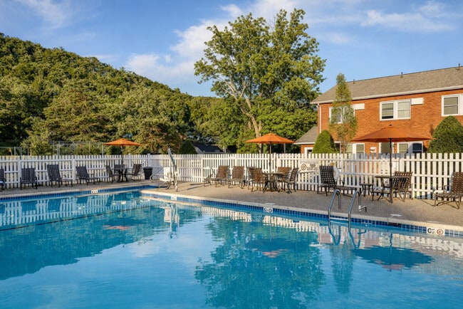 The Cliffside Pool - Cliffside Apartments