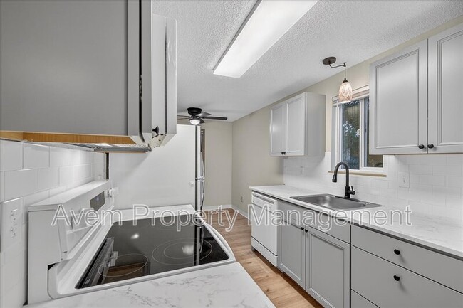 Foto del edificio - 12600 SE Freeman Way